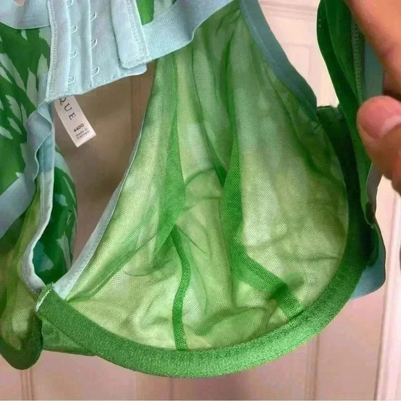 Cacique Intimates Unlined High Apex Bra Sz 44DD - Picture 5 of 5